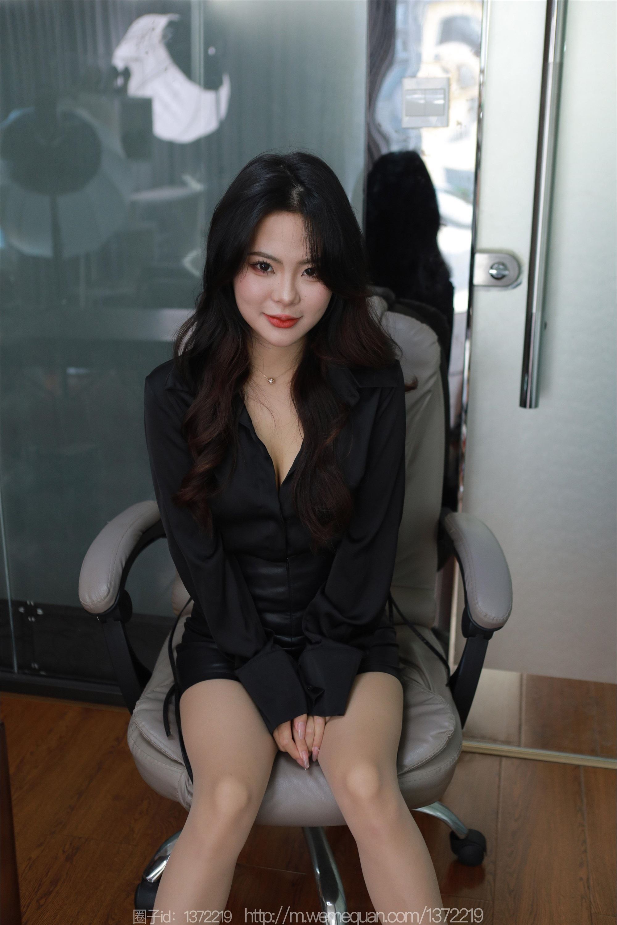 IESS异思趣向  2023.09.21 丝享家 1539 兔兔《桌上的办公》